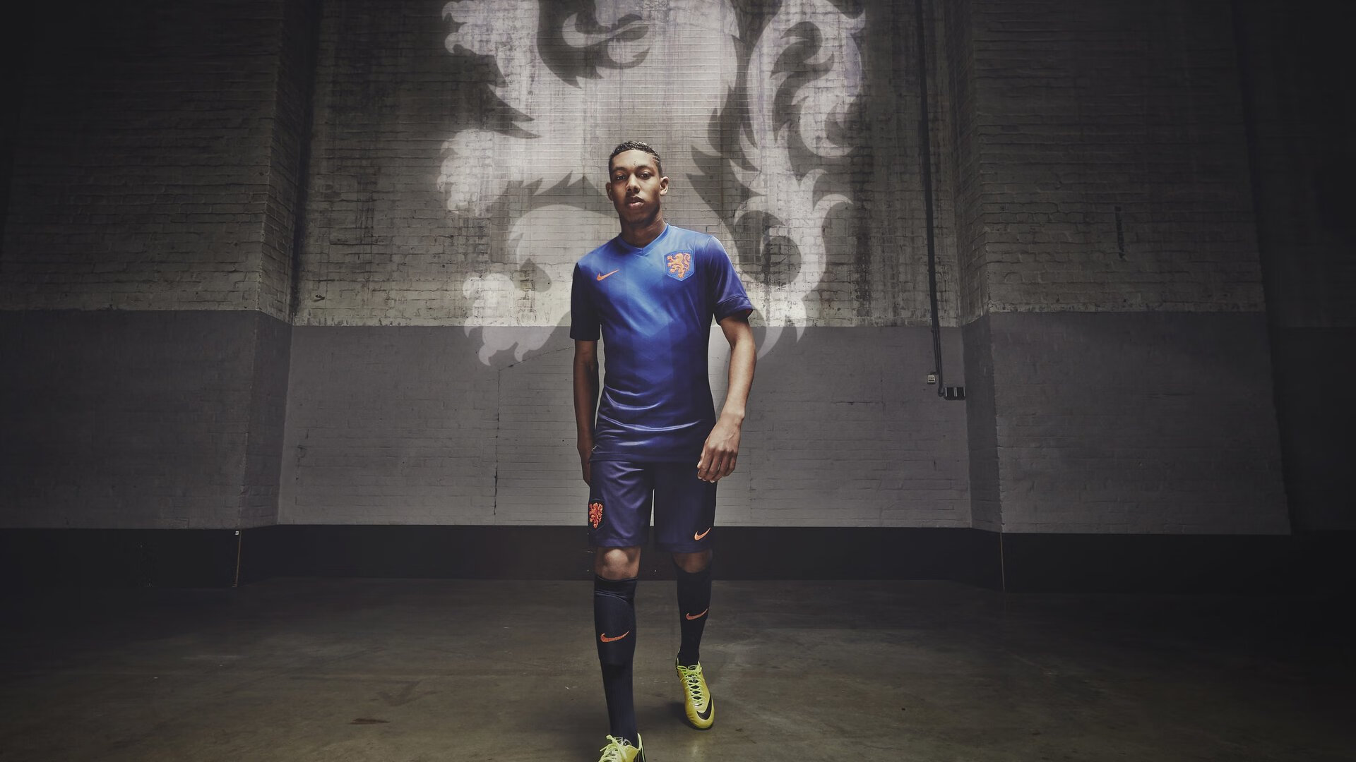 切尔西团队配合密切，整体战术体系成熟，切尔西太强了